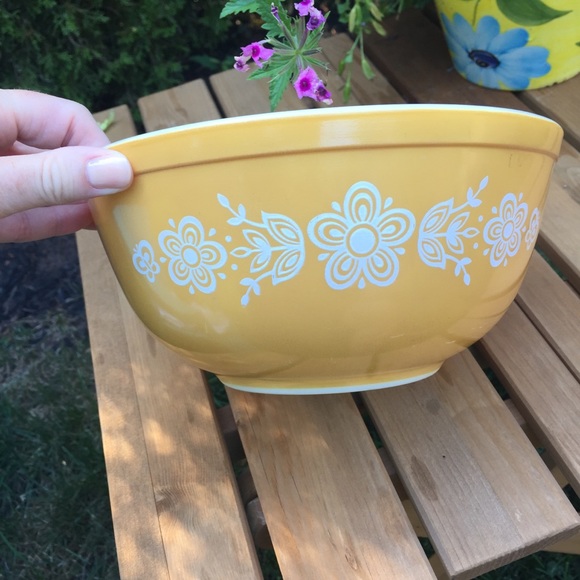 Pyrex Other - Vintage Pyrex Butterfly Gold Mixing Bowl 2.5 qt.